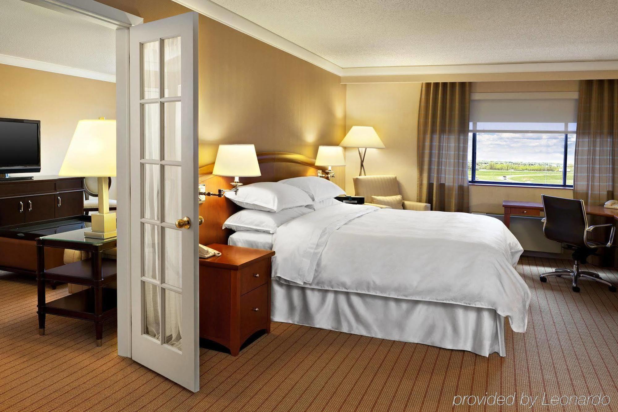 Sheraton Laval Hotel Room photo