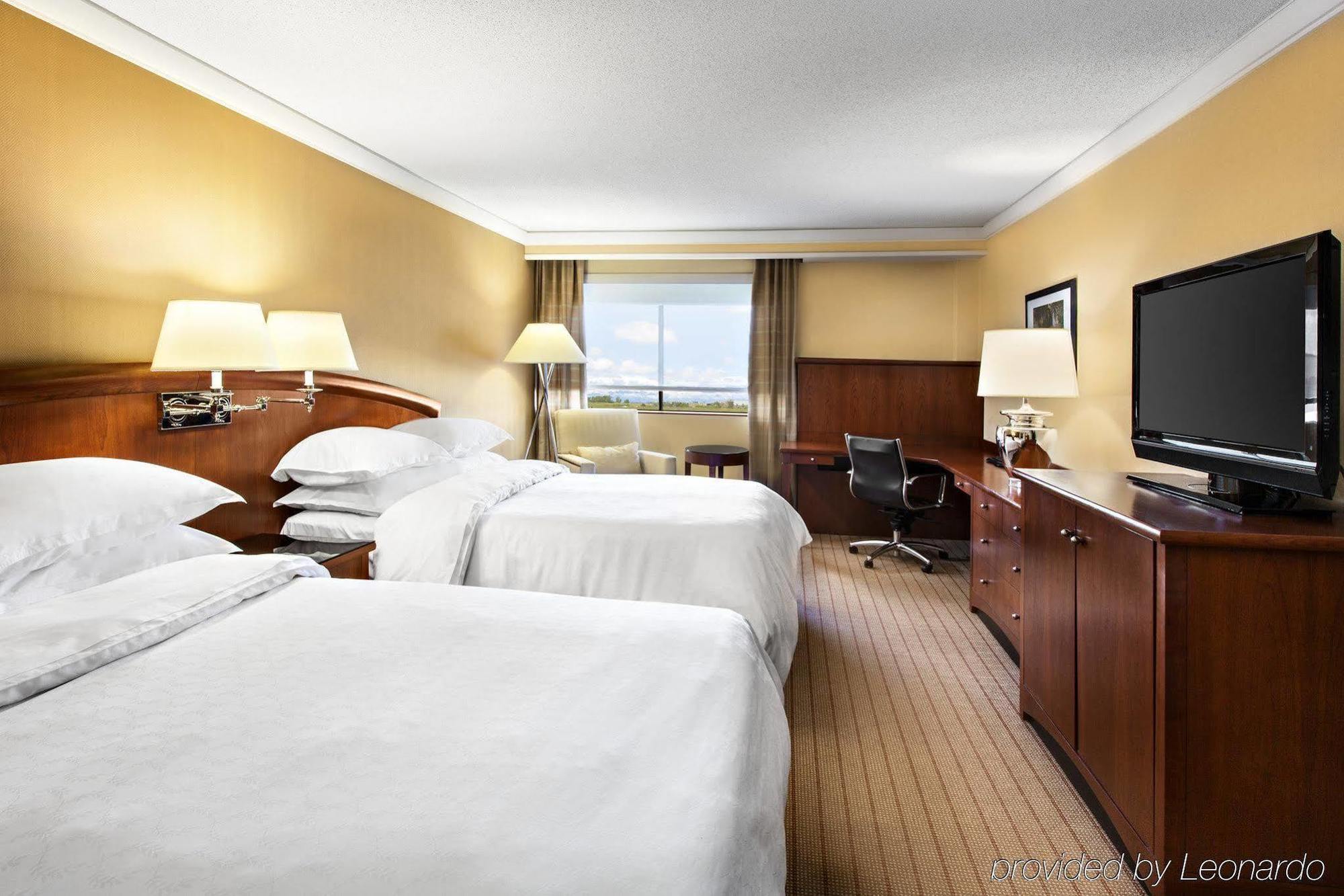 Sheraton Laval Hotel Room photo